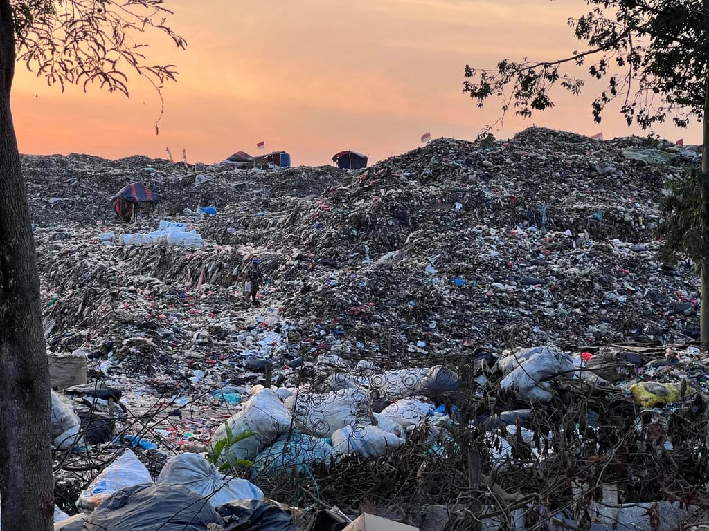 Pemprov DKI Bakal Sanksi Pembuang Sampah di TPS Liar Kramat Jati